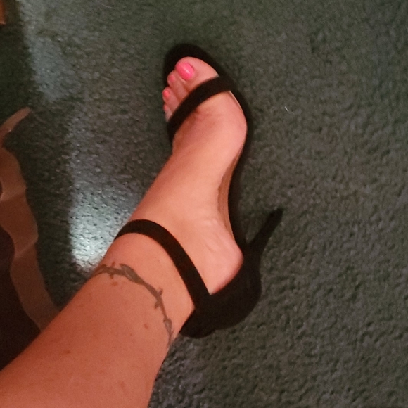 Suede Black strap heels - Picture 4 of 6
